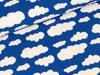 Reststück 95cm - Baumwolljersey Verena Wolken weiß auf Royalblau