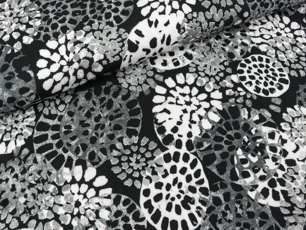 Viskosestoff Mia Blumen weiß-grau auf Schwarz