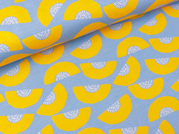 Baumwolljersey Smilla Fächer goldgelb auf Himmelblau