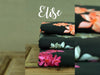 Reststück 41cm - Baumwolljersey Elise Magnolienblüten koralle auf Schwarz by Bienvenido Colorido