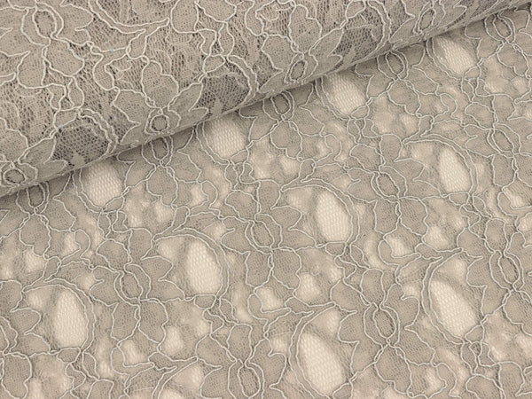 Spitze hellgrau mit Bogenkante