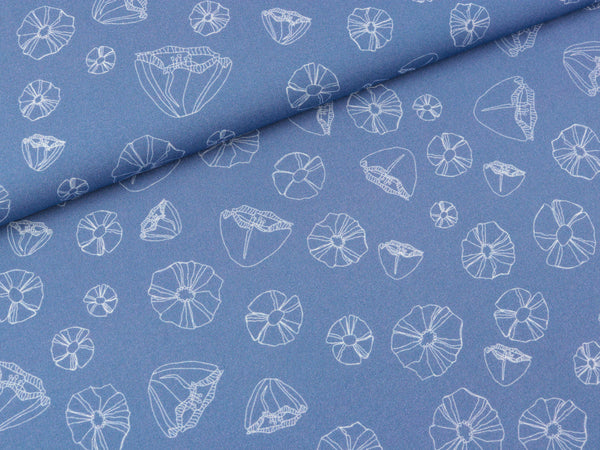 Viskosestoff Pur Blumen weiß auf Rauchblau by Bienvenido Colorido