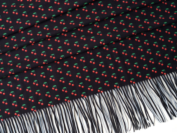Reststück 288cm - Hamburger Liebe Fringe Me Cherry mit Fransenborte