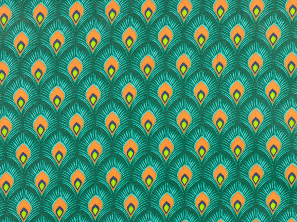 Beschichtete Baumwolle Leona Kleine Pfauenfedern bunt auf Dunkelgrün