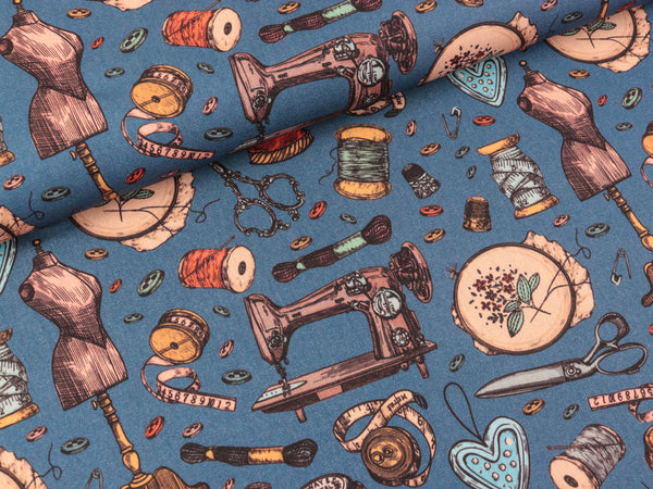 Baumwoll Webware Kim Nostalgisches Nähzubehör bunt auf Jeansblau