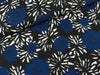 Viskose Webware Antonia Blumen blau-weiß auf Schwarz