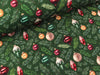 Baumwollsweat XMAS Weihnachtskugeln und Tannenzweige auf Dunkelgrün