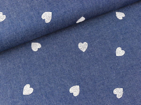 Chambray Leichter Jeansstoff Gestickte weiße Herzen auf Washed blue