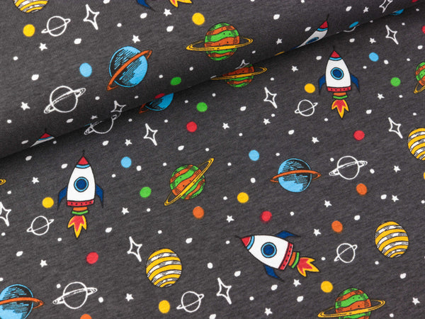 Baumwolljersey Raketen und Planeten bunt auf Dunkelgrau