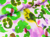 Baumwollsatin Webware Grafisches Muster khaki-hellgrün-lila-bunt auf Flieder