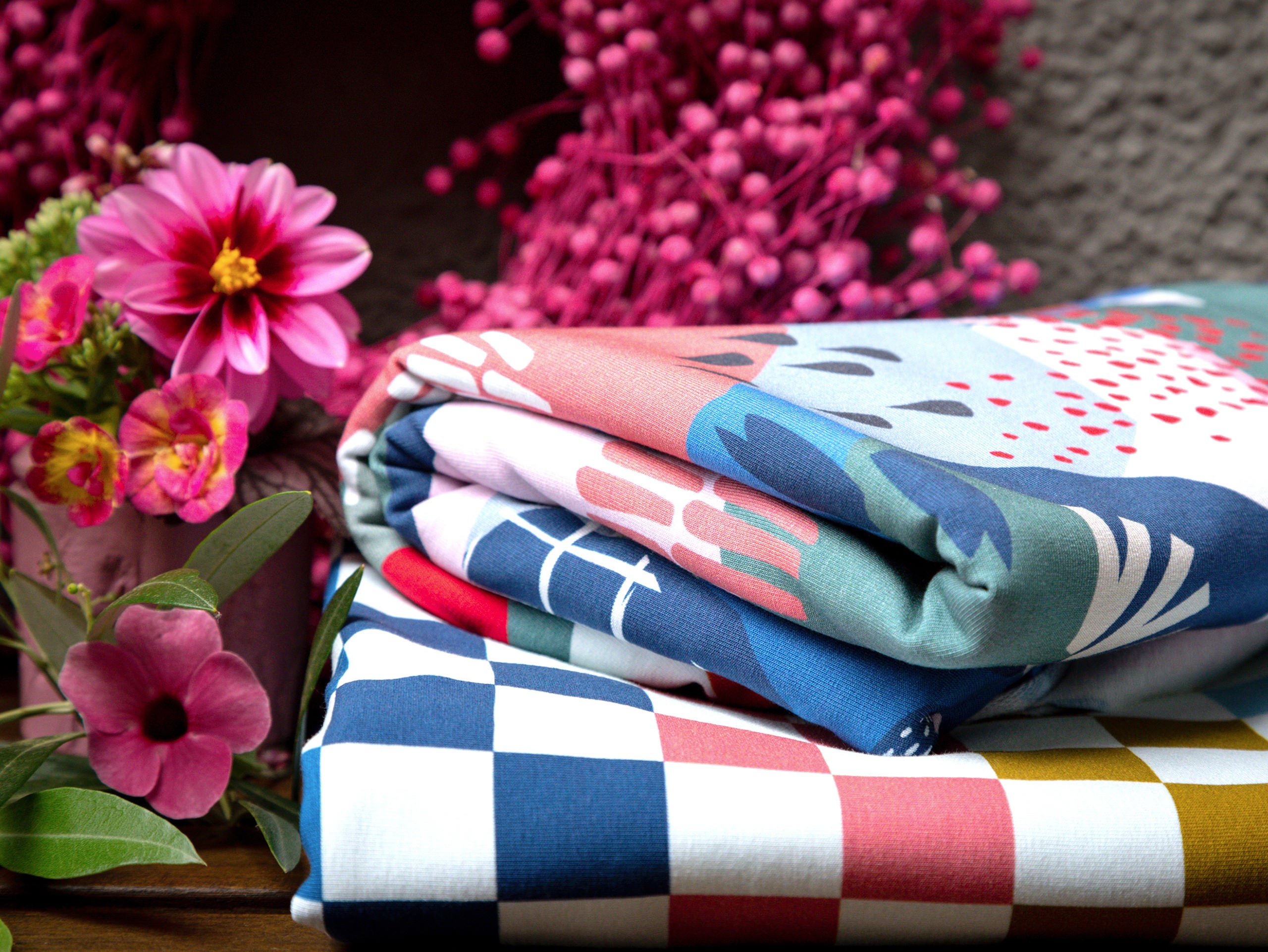 French Terry Squares bunt by Lila-Lotta Das hüpfende Komma